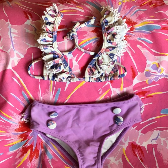 Girl kini - Picture 1 of 4